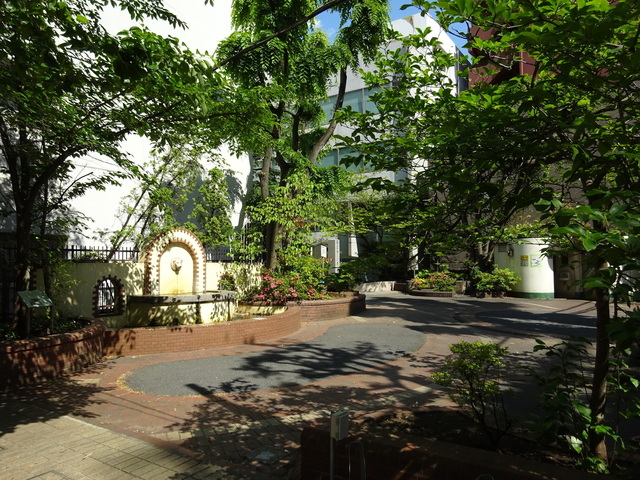 周恩来碑のある公園.JPG